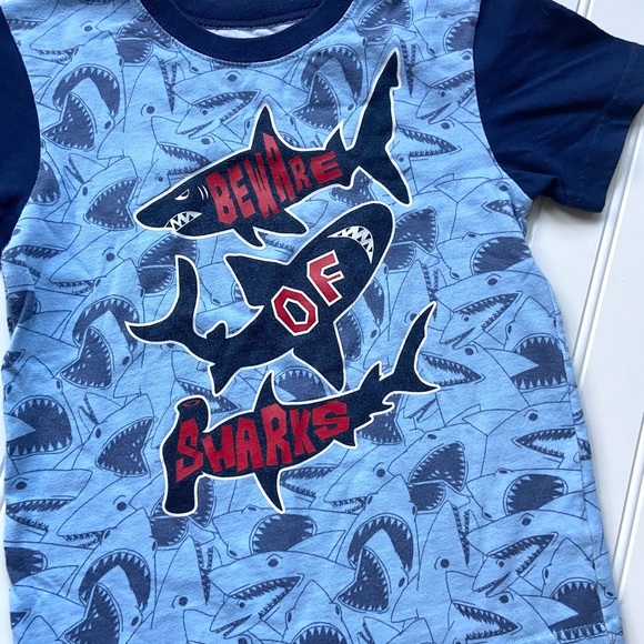 Beware of Sharks graphic tee - Picture 2 of 4